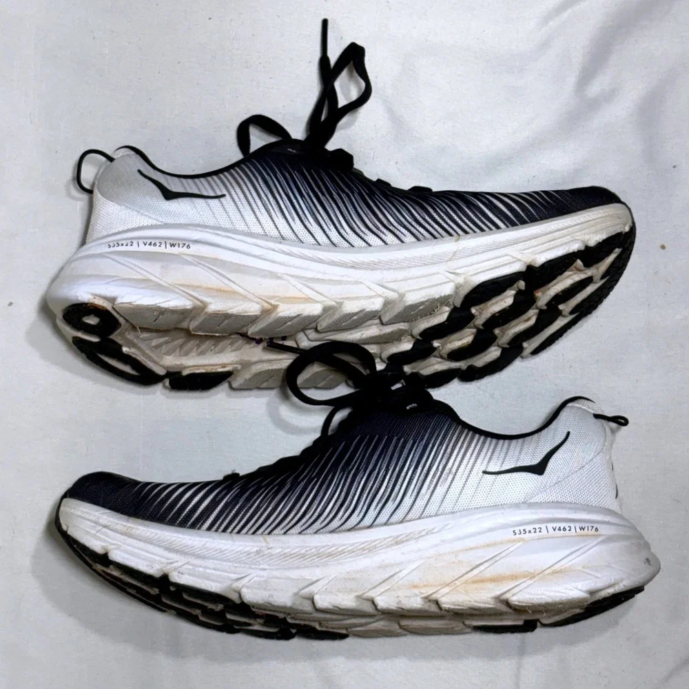 Hoka Rincon 3 Running Shoes Womens 7 Black White Lightweight Sneakers 1119396